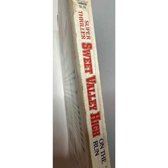Sweet Valley High Super Thriller First Edition First Print Book On The Run - Picture 7 of 8